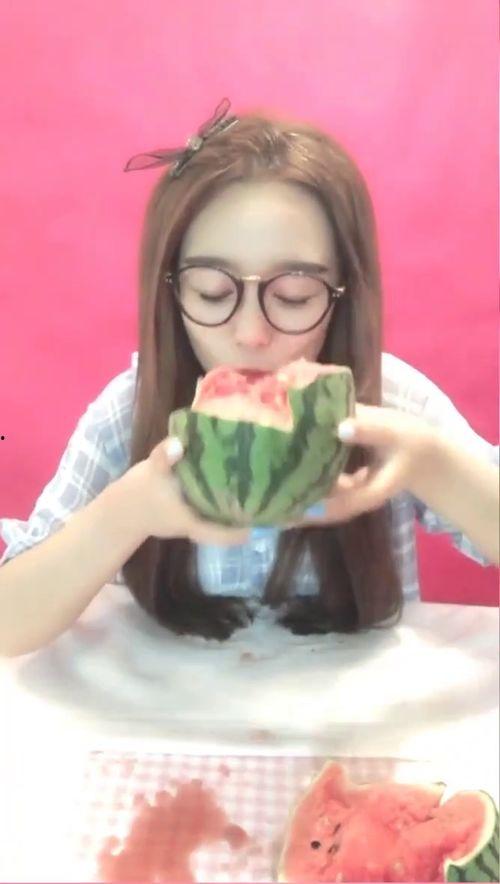 反差妹吃瓜免费,揭秘娱乐圈幕后真相